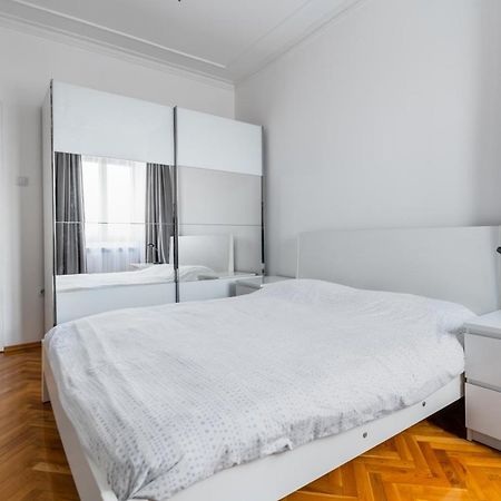 Vitosha Str 2Bd White & Blue Apt By Flat Mаnager Sofia Exteriör bild