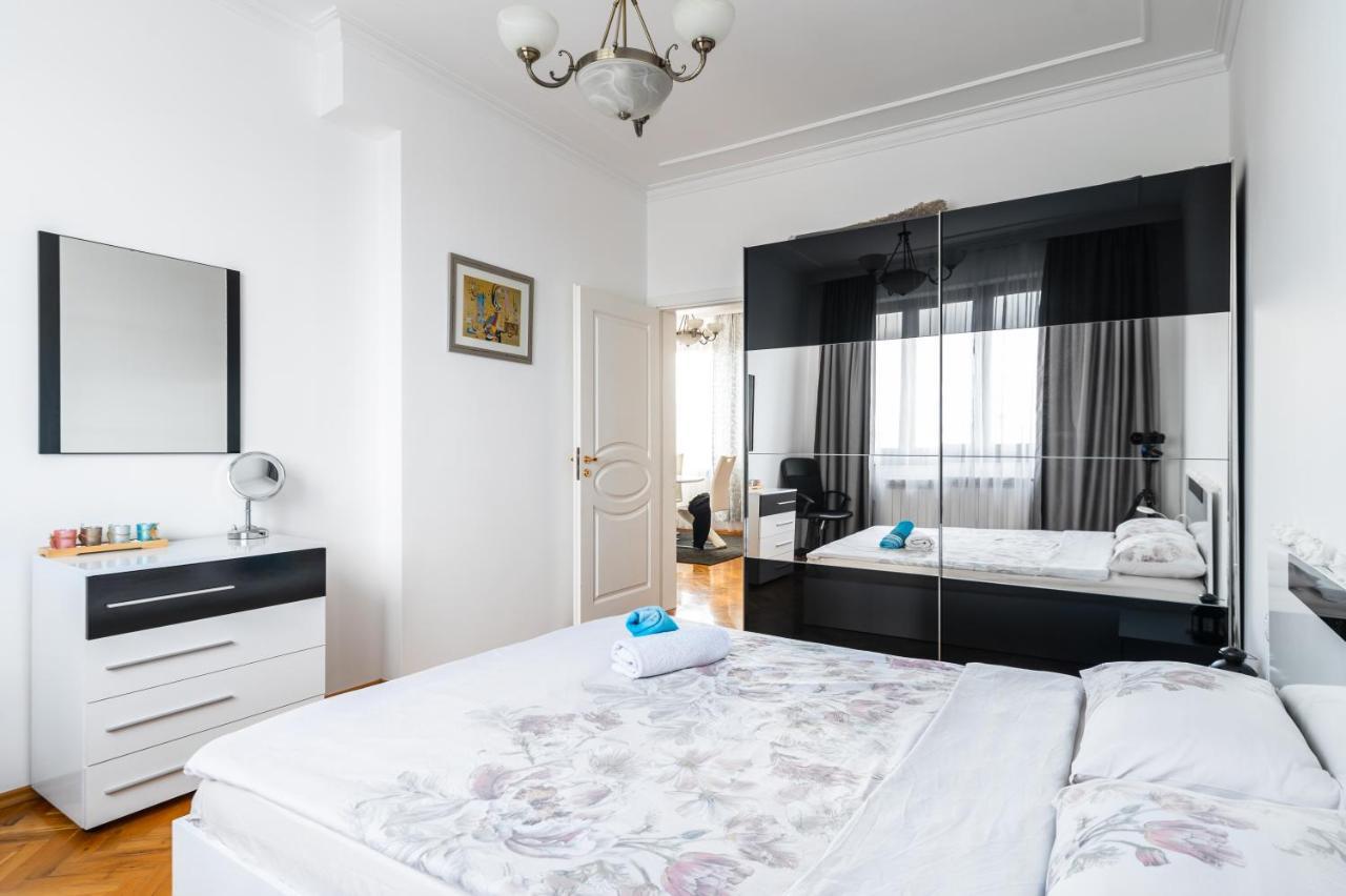 Vitosha Str 2Bd White & Blue Apt By Flat Mаnager Sofia Exteriör bild