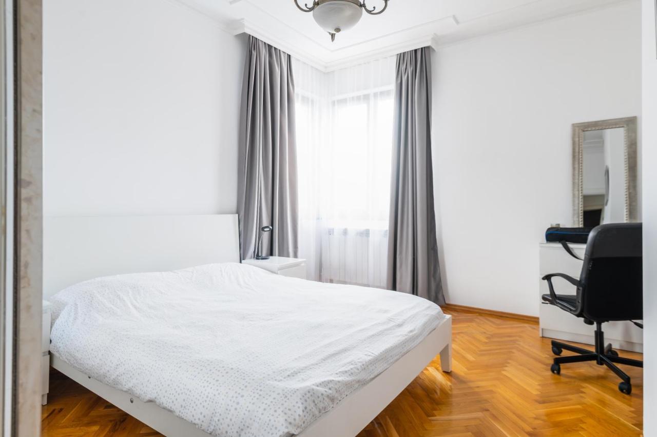 Vitosha Str 2Bd White & Blue Apt By Flat Mаnager Sofia Exteriör bild