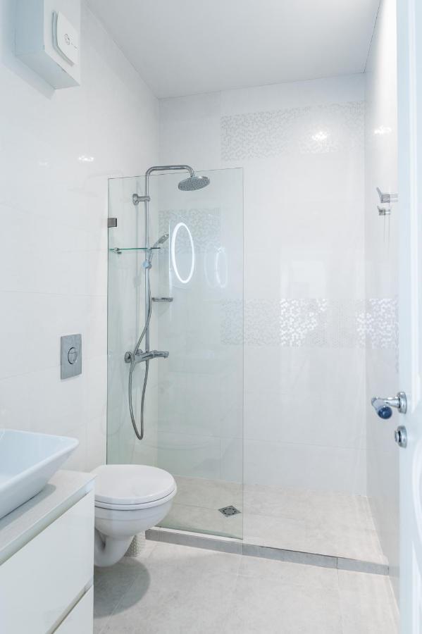 Vitosha Str 2Bd White & Blue Apt By Flat Mаnager Sofia Exteriör bild