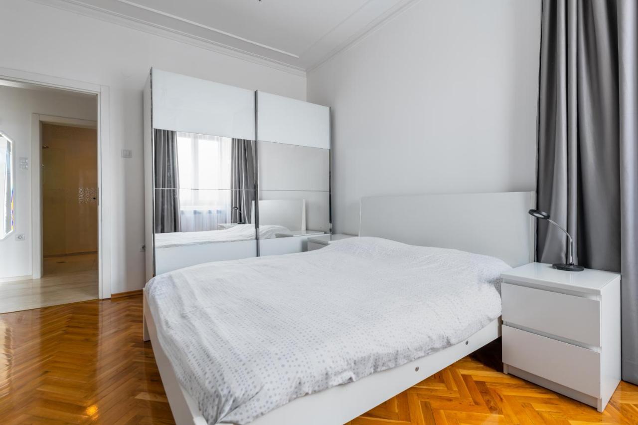 Vitosha Str 2Bd White & Blue Apt By Flat Mаnager Sofia Exteriör bild